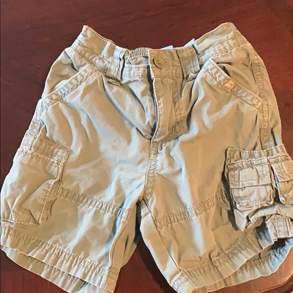 Green cargo shorts - Picture 1 of 3